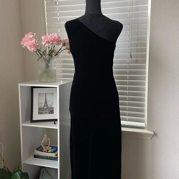 Lafayette 148 NY Black Velvet Maxi Dress Sz 4 with Brooch Christmas New Year - Picture 7 of 11